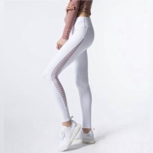 ALO Yoga Luminous Legging in White
